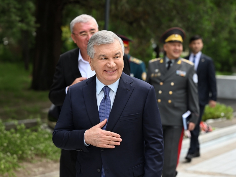 Президент Мирзо Улуғбек тумани ҳокимлиги фаолияти билан танишди (видео)