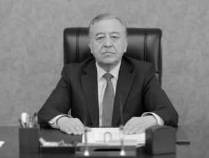 Prezident marhum maslahatchisini mukofotladi