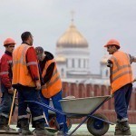 Россияда мигрантларнинг айрим соҳалардаги фаолиятига чеклов қўйилиши мумкин