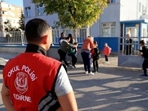 Turkiya maktablarida xavfsizlik choralari kuchaytirildi