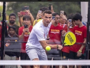 Ronaldu singapurlik talabalar bilan tennis o‘ynadi