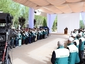 Шавкат Мирзиёев барчани кўчат экишга чорлади