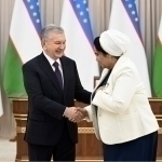 Mirziyoyev o‘qituvchi va murabbiylarga mukofotlarni topshirdi