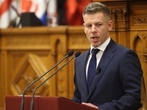 Vengriya parlamenti Bosh vazirni daxlsizlik huquqidan mahrum qildi
