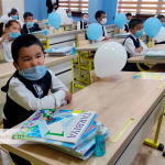 Toshkentda 2 ta maktab karantinga yopildi. XTV koronavirus 2 yilsiz tugamasligiga sha’ma qilmoqda