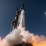 SpaceX’ning raketasi Hind okeaniga qo‘nib portladi (video)