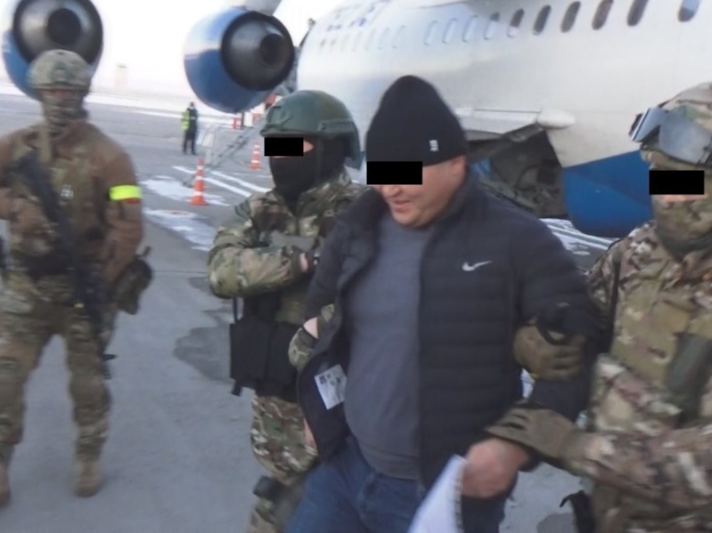 Собиқ депутат криминал тўдага алоқадорликда гумонланиб қамоққа олинди