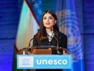 Saida Mirziyoyeva gives a speech at UNESCO headquarters