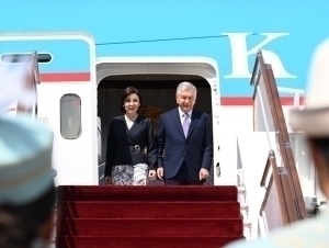 Shavkat Mirziyoyev rafiqasi bilan Qirg‘izistonga bordi