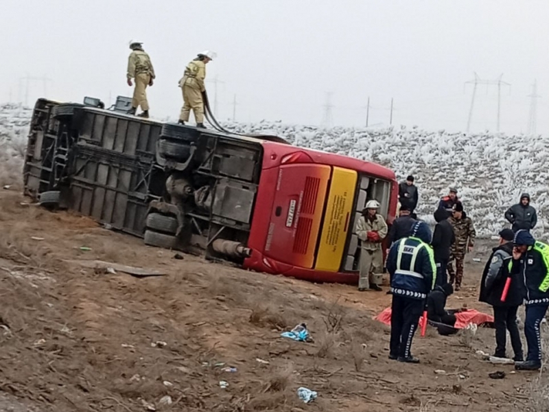 Navoiyda avtobus 47 yo‘lovchi bilan ag‘darildi. Qurbonlar bor 