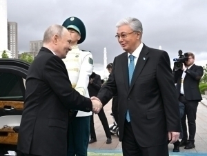 Putin Qozog‘istonda: To‘qayev uni dabdaba bilan kutib oldi
