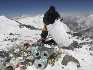 Эверест 11 тонна ахлатдан тозаланди 