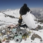 Everest 11 tonna axlatdan tozalandi 