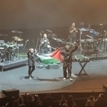 Konsertida Falastin bayrog‘ini ko‘targan musiqiy guruh taqiqqa uchradi
