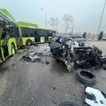 Toshkentda Tracker katta tezlikda “garmoshka” avtobusga kelib urildi