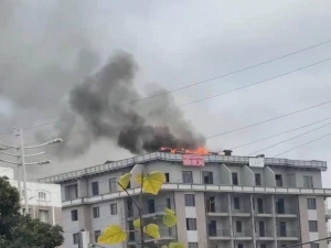 Toshkentdagi yangi qurilayotgan binoda yong‘in chiqdi (video)