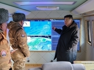 Trampdan cho‘chigan Kim gipertovushli raketalarini sinovdan o‘tkazdi