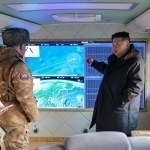 Trampdan cho‘chigan Kim gipertovushli raketalarini sinovdan o‘tkazdi