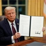 Tramp uch yo‘nalish bo‘yicha bojlarni oshirishni bir yilga kechiktirdi 