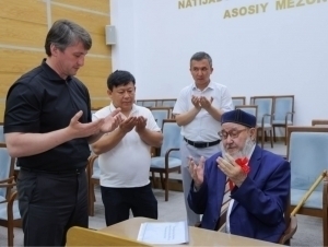 Shoir va tarjimon Yo‘ldosh Eshbekka 3 xonali uy berildi