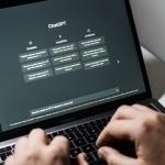 Адвокат қотиллик ишида ChatGPT’га ишониб, судга уйдирма гувоҳларни киритди