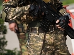 Ҳарбий қисм қоровули бошлиғини отиб ўлдириб қўйди