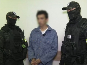 20-year-old man snatches woman’s gold chain and flees (video)