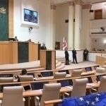 Грузияда парламент қўмитаси норозиликларга сабаб бўлган қонунни маъқуллади