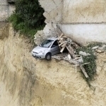 Italiyada katta shahar jarlik yoqasida qolmoqda