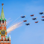 Москва осмонида ҳарбий парад бўлиб ўтди (видео)