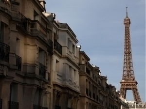 Парижда портламай қолган бомба сабабли аҳоли эвакуация қилинди