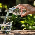 Suvni plastik idishda saqlash nimasi bilan xavfli? 
