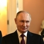 Putin chor Rossiyasi davridagi vokzalni og‘zidan bol tomib maqtadi