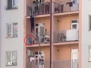 Тошкентда талаба қаровсиз қолган ёш болани қутқариб қолди (видео)