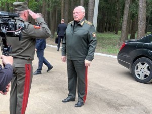 Lukashenko kasalligi haqida xabarlardan so‘ng ilk bor ko‘rinish berdi