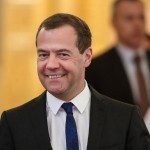 Medvedev Zelenskiyni “yashil ishton kiygan masxaraboz” deb atadi