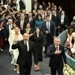 Mirziyoyev va Aliyev birinchi xonimlar bilan konsertga bordi (video)