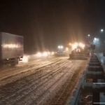 Qor bilan qoplangan Qamchiq dovonida ko‘rish 100 metrgacha pasaydi (video)