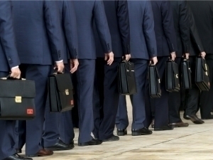 Давлат хизматчиларининг ишдан ташқари вақтдаги мажбуриятлари айтилди