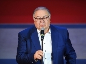 Alisher Usmanov steps down as FIE president following re-election