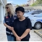 Yigitidan voz kechishni tavsiya bergani uchun qiz o‘z onasini 11 marta pichoqladi (video)