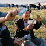 Dollar kursi 8700 so‘mdan oshdi