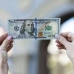 Dollarning rasmiy kursi pasaydi