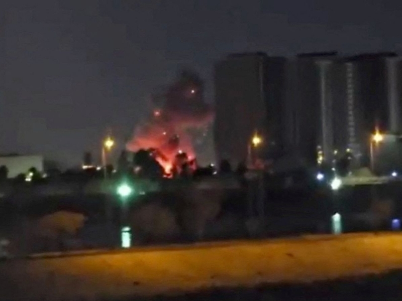 Bag‘doddagi AQSH elchixonasi hujumga uchradi (video)