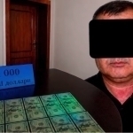 Tadbirkorning jinoyatini “tekislash” evaziga pora olgan “elektroset” rahbari ushlandi (video)