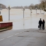 Франция сув остида: 35 кунлик ёмғир авжига чиқмоқда