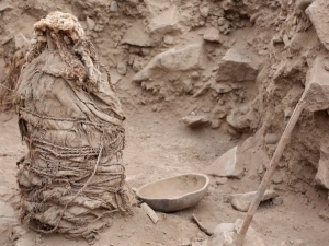 Peruda ming yillik mumiyolar topildi