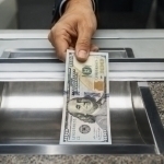 Ketma-ket uch kun tushgan dollar kursi ko‘tarildi
