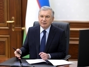 Мирзиёев футболчи ва мураббийларни мукофотлади