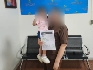 Владивостокда оғир аҳволда қолган аёл фарзанди билан Ўзбекистонга қайтарилди